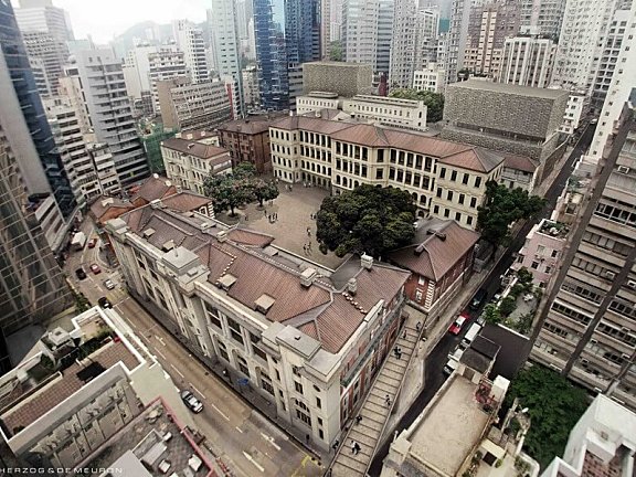 赫尔佐格与德梅隆：香港中央警察署