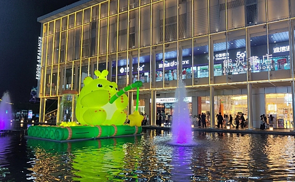 萌芽熊 宁波天一广场 商业美陈布置